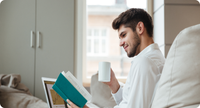 Statt mit zig Sachbüchern findest du mit Akram Vignan wirklich zum Glück